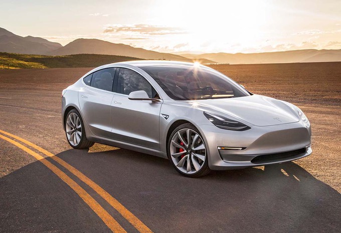 Ideaal Vlekkeloos maag Tesla Model 3 Long Range: 80 kWh en 258 pk | AutoGids