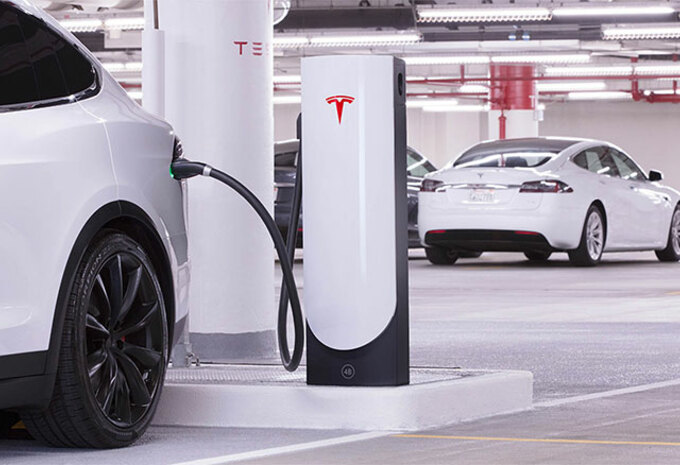 Tesla : superchargeurs plus compacts en ville #1