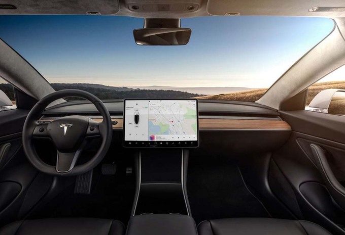 Tesla Model 3 : Tout faire avec la commande vocale #1