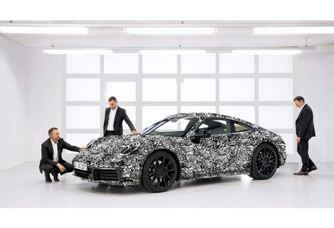 Porsche 911 « 992 » 2018 : Premier teaser de la sportive emblématique #1