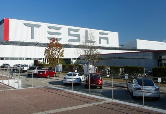 Tesla interrompt la production de la Model 3 #1