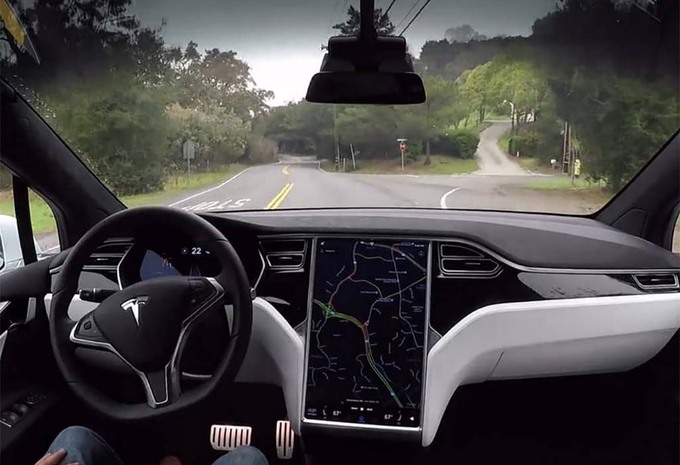Tesla : des indemnités de retard pour la mise à jour de l'Autopilot #1