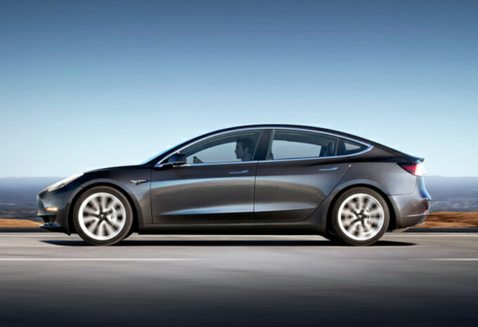 Tesla Model 3 : le freinage critiqué par une très sérieuse association de consommateurs #1