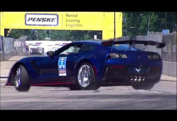 GM-directeur crasht Corvette ZR1-pace car #1