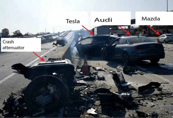 Accident Tesla Model X : le conducteur ne tenait pas le volant #1