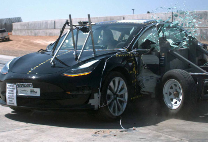Tesla Model 3 : la voiture la plus sûre #1
