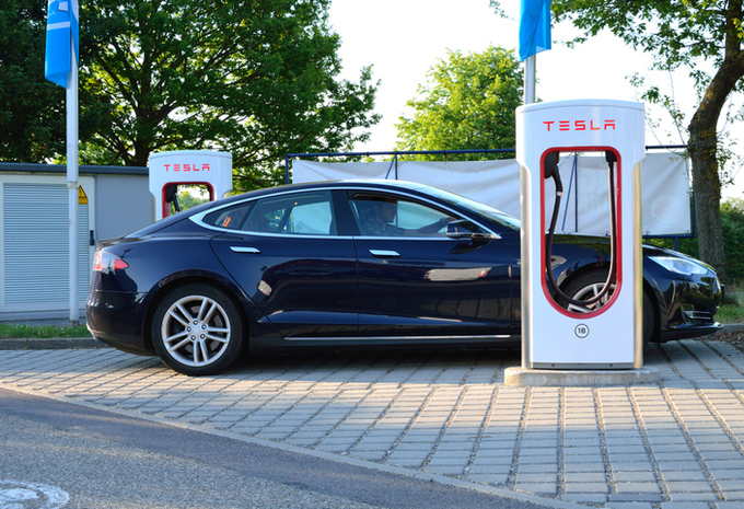 dans foto Editor Tesla: Superchargers in heel Europa | AutoGids