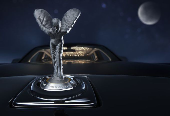 Rolls-Royce Phantom Celestial : Ciel de toit sous une nuit étoilée