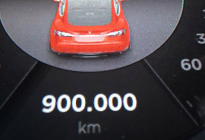 BIZAR - Een Tesla met 900.000 km op - AutoGids