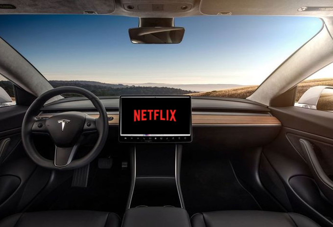 Netflix et YouTube à bord des Tesla #1