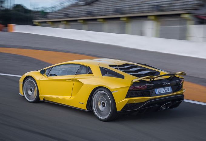 Lamborghini : la remplaçante de l’Aventador repoussée ? #1