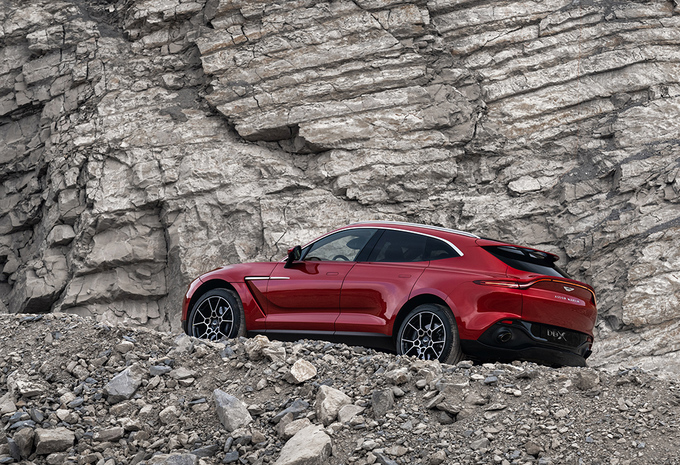 Fotos Aston Martin Dbx Wil De Porsche Cayenne Achterna