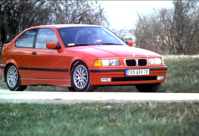  Antiguo – 1997 BMW 323ti Compacto |  monitor automotriz