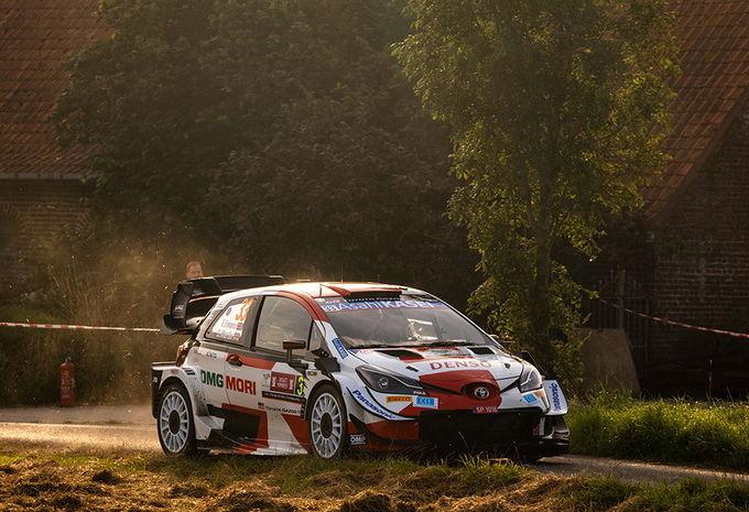 Foto's Thierry Neuville op halve dag van overwinning in ...