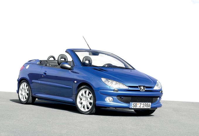 Photos Vintage 2000 Peugeot 206 CC Bon Chic Bon Genre Moniteur Photos Vintage 2000 Peugeot 206 CC Bon Chic Bon Genre Moniteur
