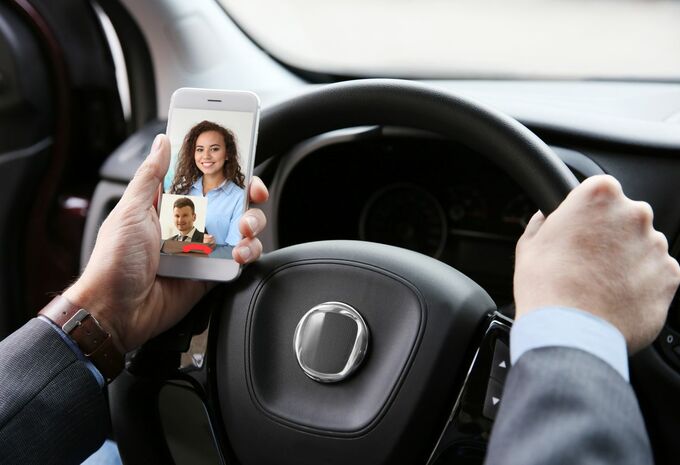 Onlinevergaderen tijdens het rijden: het nieuwe gevaar #1