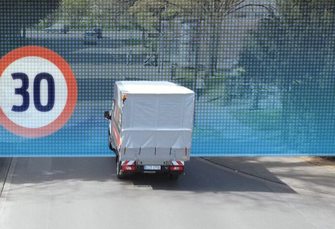 Ford test snelheidsbeperkingen zonder borden #3