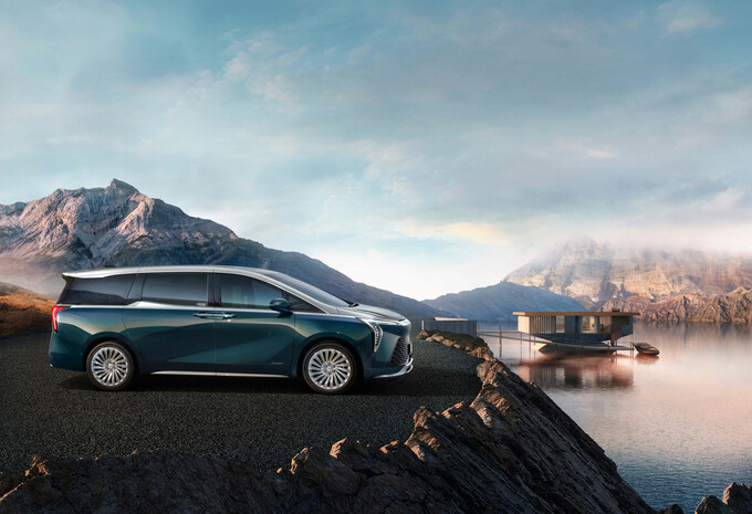 Dit minibusje heeft afgekeken van de BMW i7 #2