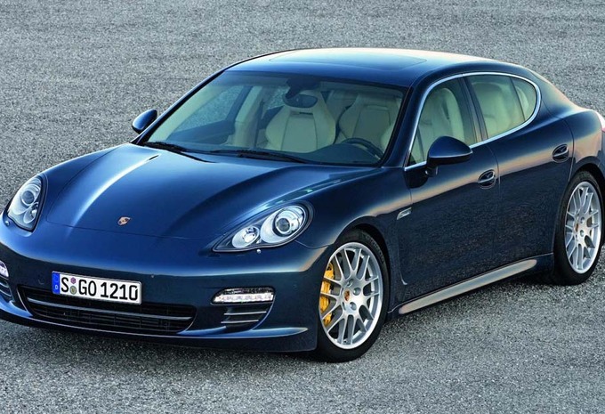 Porsche Panamera #4