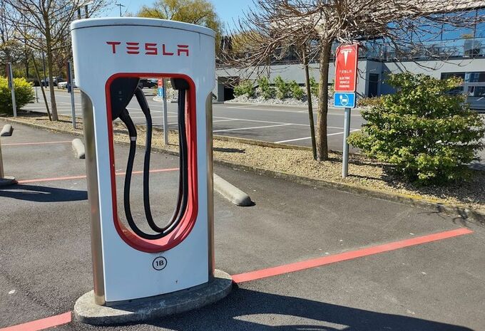 Tesla ajoute 1000 bornes à son réseau européen de Superchargers