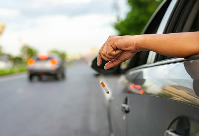 bende Canada De daadwerkelijke Moet roken in de auto verboden worden in de zomer? | AutoGids