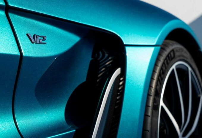 Laatste open doekje voor de Aston Martin V12 Vantage Roadster #12