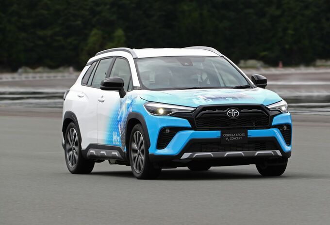 Toyota test verbrandingsmotor op waterstof in Corolla Cross #1