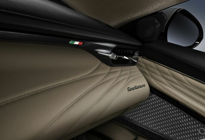 Maserati GranTurismo toont interieur #11