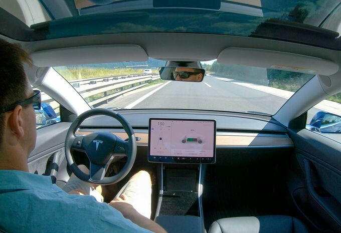 Tesla: systeem voor autonoom rijden opgeschort  #1