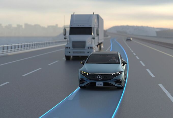 Mercedes Automatic Lane Change Europe