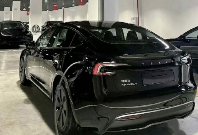 Tesla Model Y 2024 