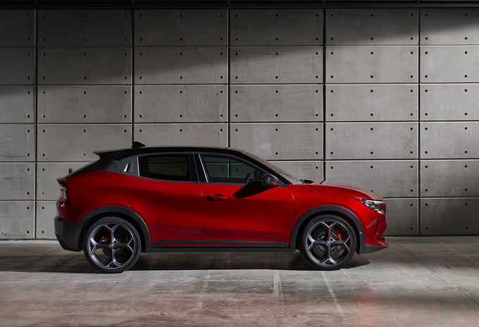 2024 Alfa Romeo Milano Veloce