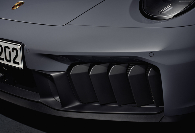 Porsche 911  GTS T-Hybrid