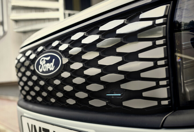 Ford E-Tourneo Connect (2025)