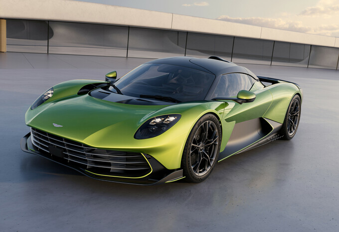 2025 Aston Martin Valhalla