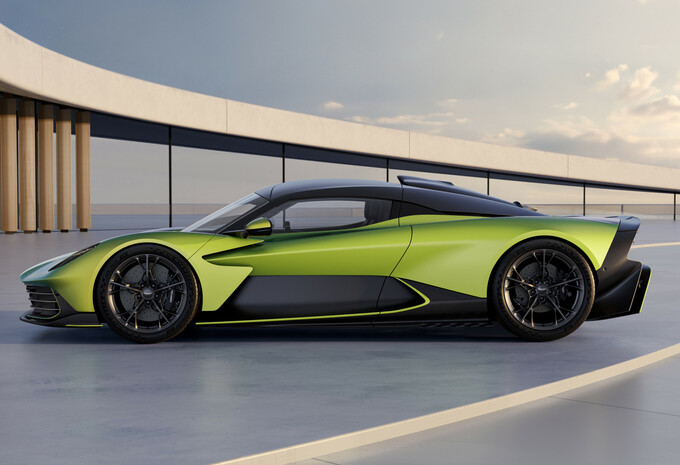 2025 Aston Martin Valhalla