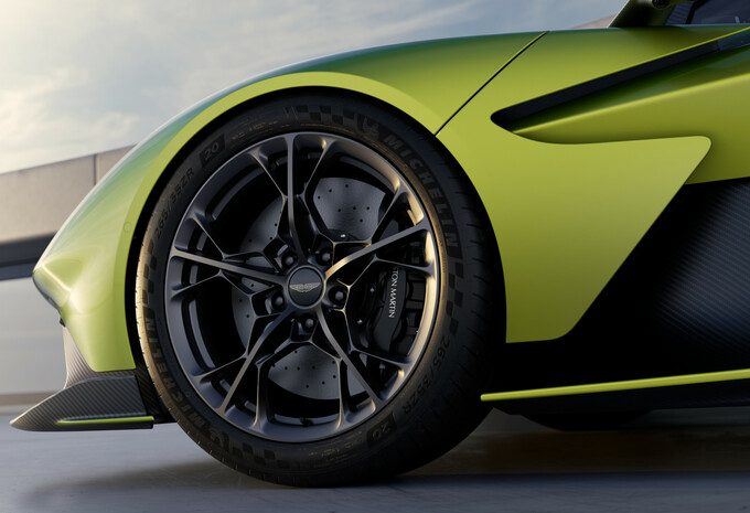 2025 Aston Martin Valhalla