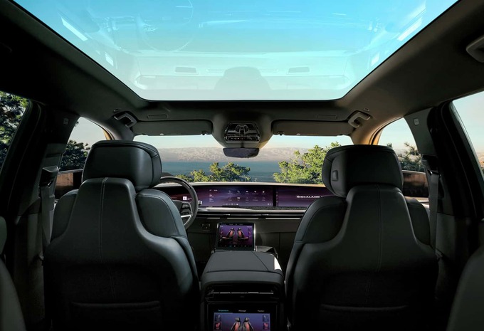 Cadillac Escalade IQL is groot, groter, grootst #5