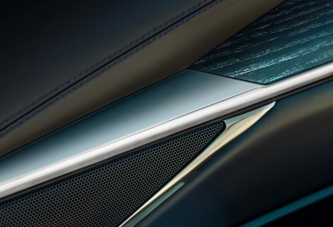 Cadillac Escalade IQL is groot, groter, grootst #7