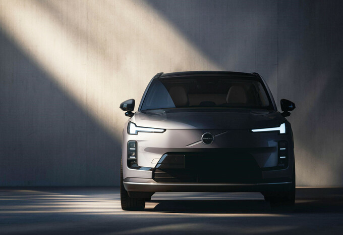 2026 Volvo XC70 SUV HYBRID