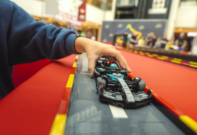 Nieuw wereldrecord: Belgen bouwen F1-baan van 800 meter in shoppingcenter Wijnegem
