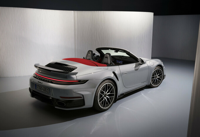 2025 Porsche 911 Turbo S T-Hybrid