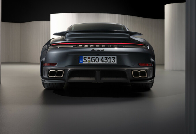 2025 Porsche 911 Turbo S T-Hybrid