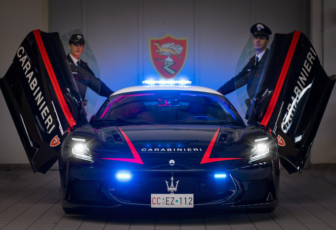 Waarom geeft Maserati de Carabinieri de sleutels van een gloednieuwe MCPura? #1