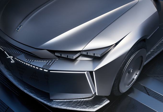 DS N°4 Taylor Made : une première mondiale déjantée au Salon de l'Auto de Burxelles #2