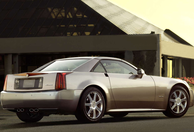 Vergeten helden (6/15): liever een Cadillac XLR dan een Mercedes SL?