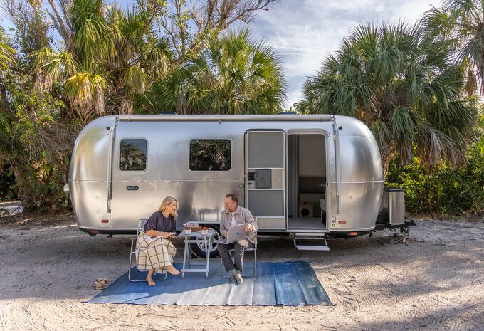  Airstream viert 20 jaar Europa met speciale caravan #13