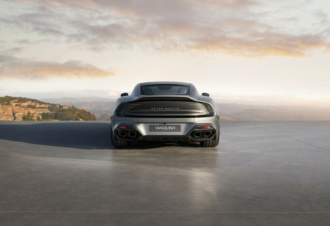 Aston Martin Vanquish 25 viert een kwarteeuw V12-glorie #4
