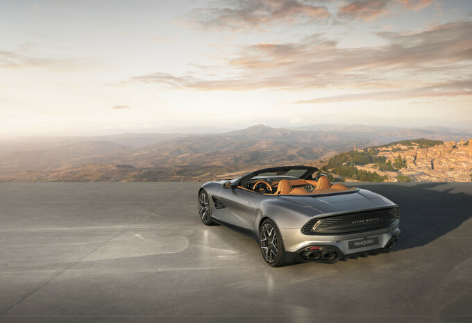 Aston Martin Vanquish 25 viert een kwarteeuw V12-glorie #3