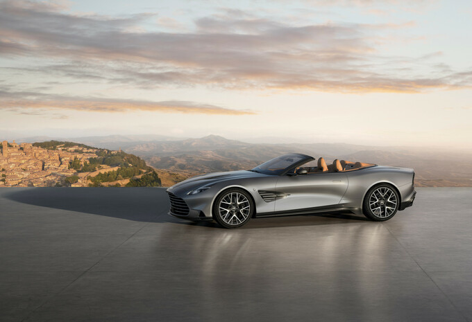 Aston Martin Vanquish 25 viert een kwarteeuw V12-glorie #5